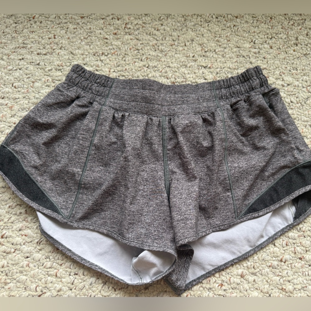 Women's Lulu Gray Hotty Hot 2.5 Shorts